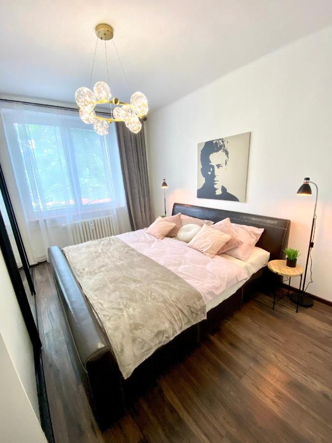 James Dean Apartment - Next To Nivy Bus Station & Mall Bratislava Dış mekan fotoğraf
