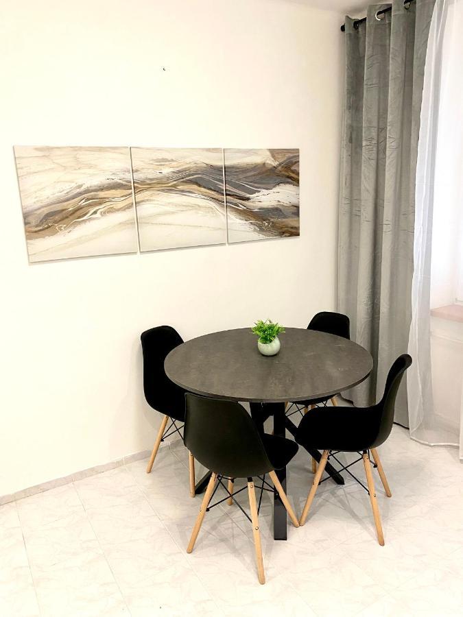 James Dean Apartment - Next To Nivy Bus Station & Mall Bratislava Dış mekan fotoğraf