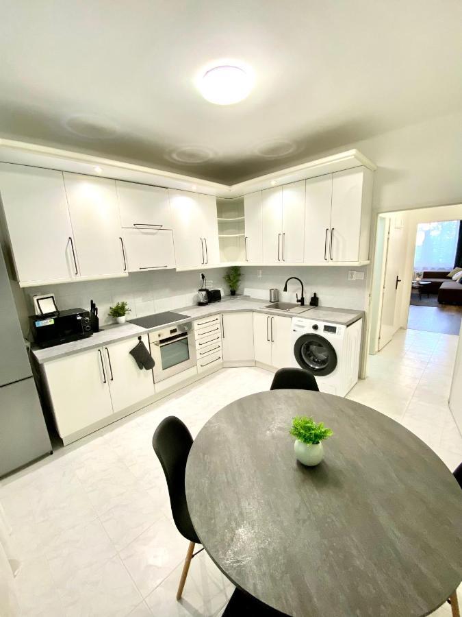 James Dean Apartment - Next To Nivy Bus Station & Mall Bratislava Dış mekan fotoğraf