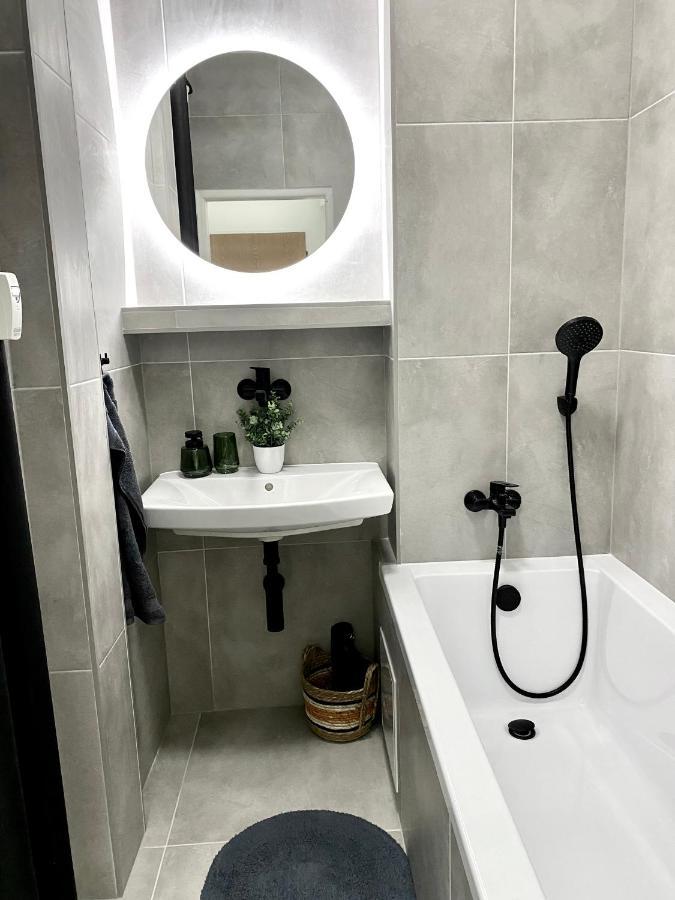 James Dean Apartment - Next To Nivy Bus Station & Mall Bratislava Dış mekan fotoğraf