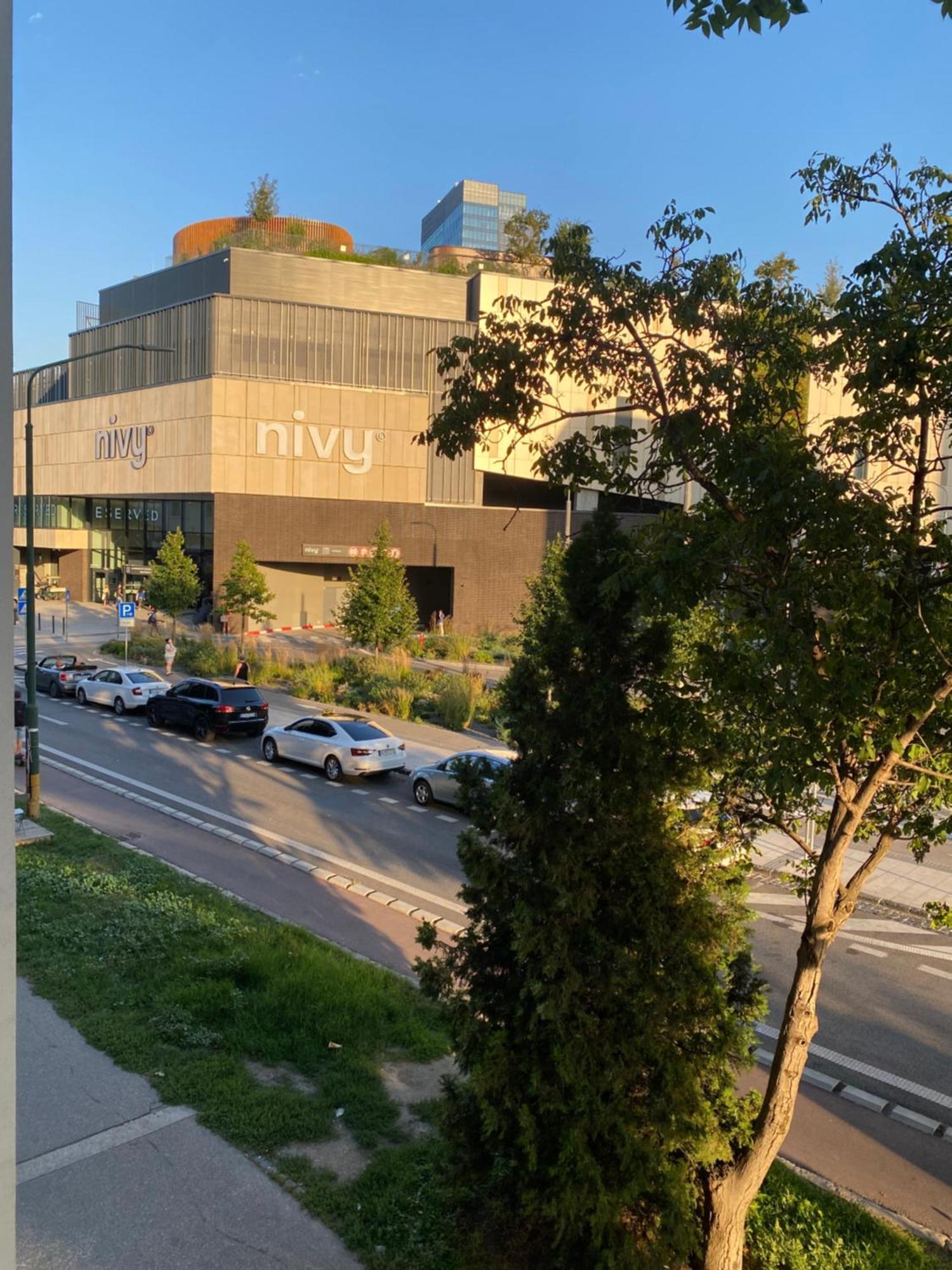 James Dean Apartment - Next To Nivy Bus Station & Mall Bratislava Dış mekan fotoğraf